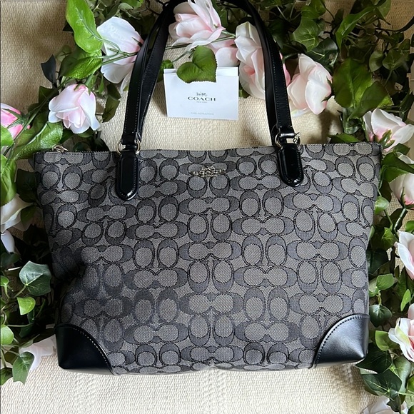 🔥Coach Black and Gray signature canvas zip tote - Picture 1 of 12
